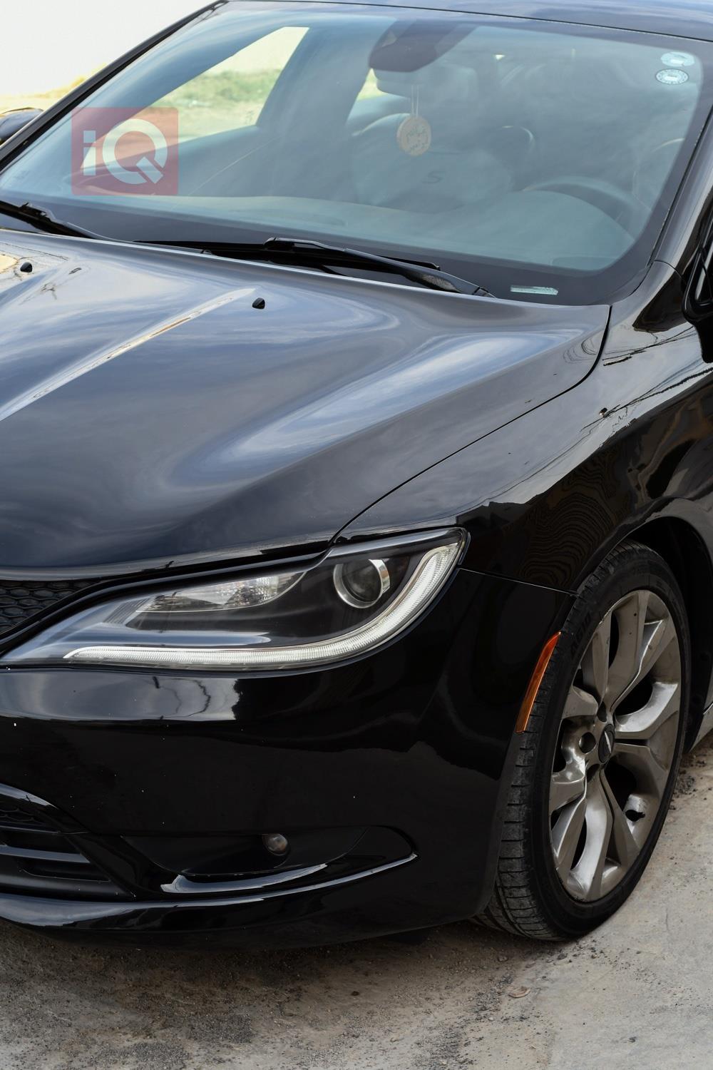 Chrysler 200